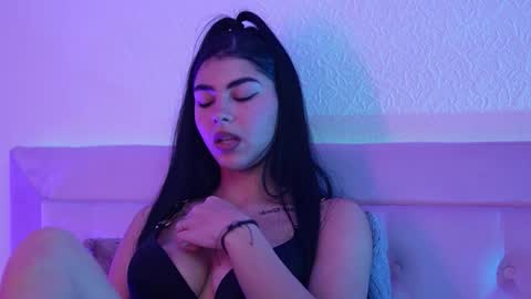  Sophie  online show from December 2025 06:59:01 PM