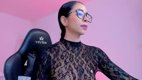 sophierooy online show from May 2026 12:13:02 PM