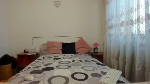 Sophie online show from February 2025 05:23:02 AM