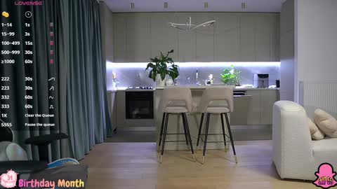       online show from December 2025 09:44:01 PM