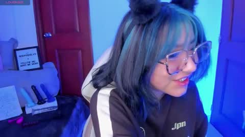   Sophie  online show from February 2026 06:23:02 PM