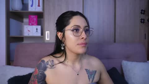 Sophiie online show from April 2026 04:04:01 AM