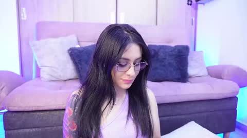 Sophiie online show from May 2026 04:18:01 AM