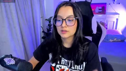 Lili online show from September 2025 10:32:01 PM