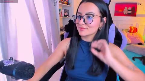 Lili online show from November 2025 09:02:01 PM