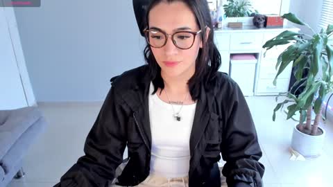 Luisa    online show from January 2025 08:41:01 PM