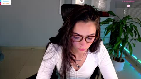 Luisa    online show from January 2025 12:09:01 AM