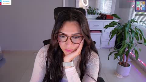 Luisa    online show from January 2025 10:39:01 PM