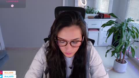 Luisa    online show from January 2025 09:40:01 PM