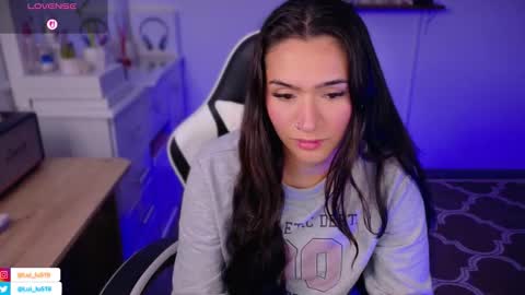 Luisa    online show from November 2025 08:19:01 PM