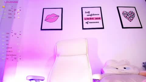 Juliana online show from March 2025 09:15:01 PM