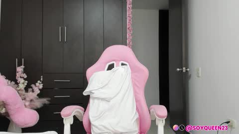 SoyQueen online show from December 2025 04:30:02 AM