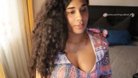 Snapshot of soytropicalfruit chatting on January 2026 09:18:01 PM You want to talk to me more personal follow me in My Channel VIP 50 the discount online show from January 2026 09:18:01 PM