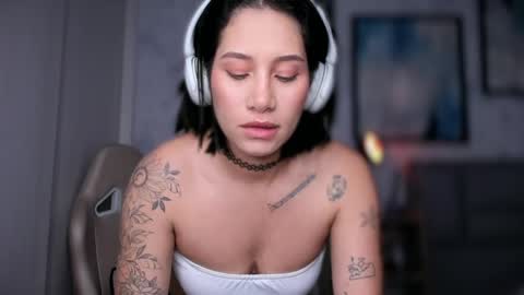 Snapshot of soytulu_ chatting on April 2026 01:52:02 AM brisa s online show from April 2026 01:52:02 AM