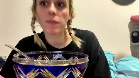 Spacegirl online show from December 2024 07:05:02 PM