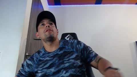 Snapshot of spartacus_cam chatting on February 2025 06:04:01 AM online show from February 2025 06:04:01 AM