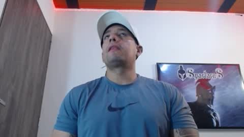 Snapshot of spartacus_cam chatting on October 2025 05:05:01 AM online show from October 2025 05:05:01 AM