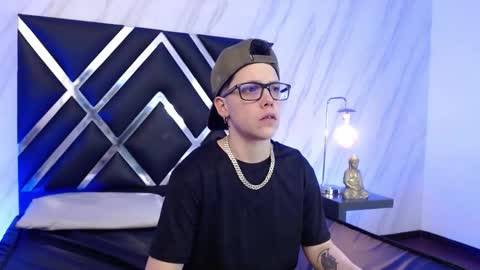 spencerm_ online show from December 2025 10:17:02 PM