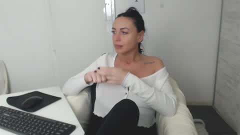 Snapshot of spicemint chatting on January 2025 06:29:02 PM Carla online show from January 2025 06:29:02 PM