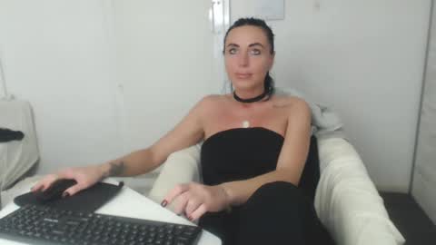 Snapshot of spicemint chatting on February 2025 08:42:01 PM Carla online show from February 2025 08:42:01 PM