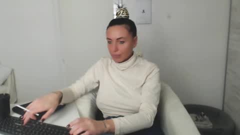 Snapshot of spicemint chatting on March 2025 05:56:01 PM Carla online show from March 2025 05:56:01 PM