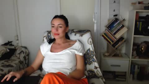 Snapshot of spicemint chatting on September 2025 03:02:01 PM Carla online show from September 2025 03:02:01 PM