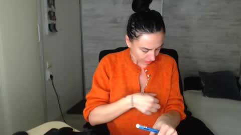 Snapshot of spicemint chatting on November 2025 06:50:01 PM Carla online show from November 2025 06:50:01 PM