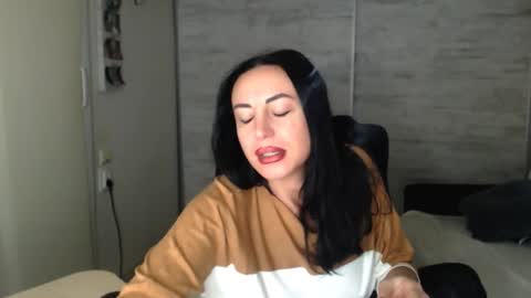 Snapshot of spicemint chatting on November 2025 06:35:02 PM Carla online show from November 2025 06:35:02 PM