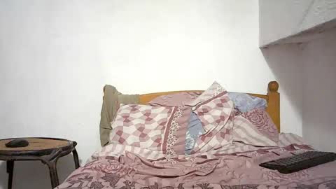 Snapshot of spicybuoy chatting on April 2026 05:17:01 PM spicybuoy online show from April 2026 05:17:01 PM