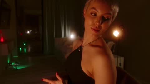 Elizabeth online show from November 2025 05:13:02 PM