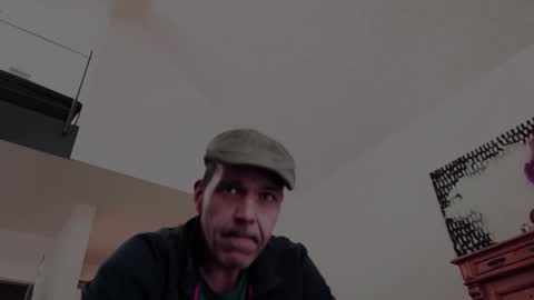 Snapshot of spliffray chatting on May 2026 09:06:01 AM spliffray online show from May 2026 09:06:01 AM
