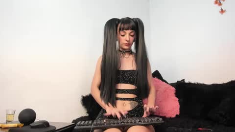 EMMA online show from February 2025 02:44:02 AM