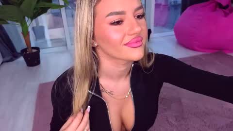 Anna online show from November 2025 12:08:02 PM