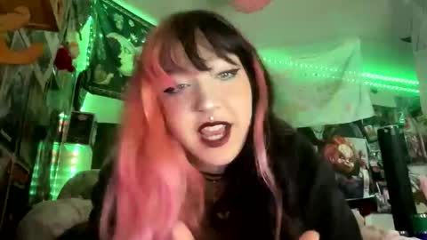 Snapshot of spookysanrihoe chatting on October 2025 04:30:02 PM Pixie online show from October 2025 04:30:02 PM