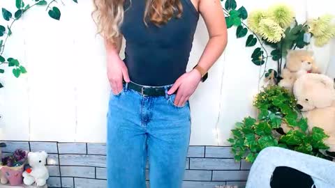 Snapshot of sport_tall_karina chatting on March 2026 09:38:01 AM Karina online show from March 2026 09:38:01 AM