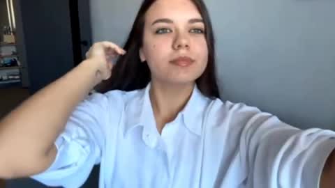 Snapshot of springmlenar chatting on April 2026 11:15:02 AM Luina online show from April 2026 11:15:02 AM