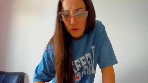 Snapshot of squirttati33 chatting on January 2025 03:35:01 PM Tati online show from January 2025 03:35:01 PM