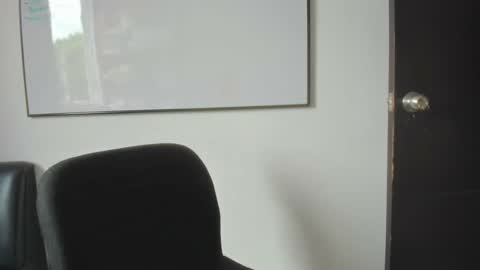 Snapshot of squirttati33 chatting on October 2025 04:37:01 PM Tati online show from October 2025 04:37:01 PM