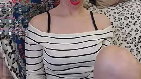 Snapshot of squirtyeleanor chatting on November 2025 09:41:01 AM SquirtyEleanor online show from November 2025 09:41:01 AM