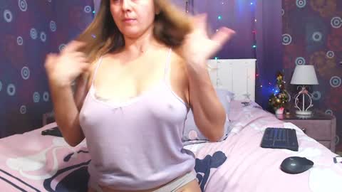 Snapshot of squirtyjess chatting on December 2024 06:52:01 PM just Jess online show from December 2024 06:52:01 PM