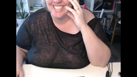 Snapshot of squirtymilfjess chatting on December 2024 03:26:01 PM Messi Jessi online show from December 2024 03:26:01 PM