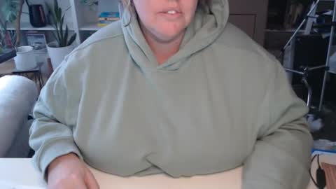 Snapshot of squirtymilfjess chatting on November 2025 04:18:01 PM Messi Jessi online show from November 2025 04:18:01 PM