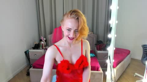 Snapshot of squirtymom chatting on April 2026 12:14:01 PM Alisa online show from April 2026 12:14:01 PM