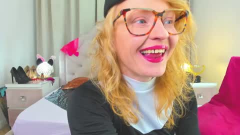 Snapshot of squirtymom chatting on April 2026 12:50:02 AM Alisa online show from April 2026 12:50:02 AM