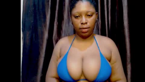 Snapshot of squirtyqueenxx chatting on September 2025 08:00:02 PM gold online show from September 2025 08:00:02 PM