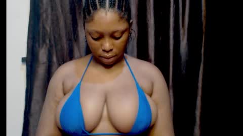 Snapshot of squirtyqueenxx chatting on September 2025 11:39:02 PM gold online show from September 2025 11:39:02 PM