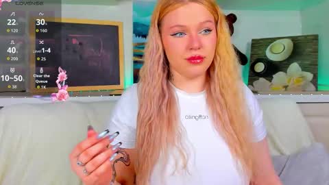 Snapshot of sqwrtg chatting on March 2026 01:00:01 AM sqwrtg online show from March 2026 01:00:01 AM