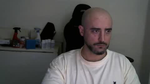 Snapshot of srtramposo chatting on April 2026 08:11:02 PM srtramposo online show from April 2026 08:11:02 PM