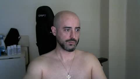 Snapshot of srtramposo chatting on April 2026 04:22:01 PM srtramposo online show from April 2026 04:22:01 PM