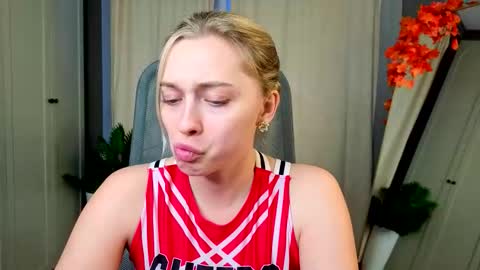 Kate online show from November 2025 01:43:01 PM